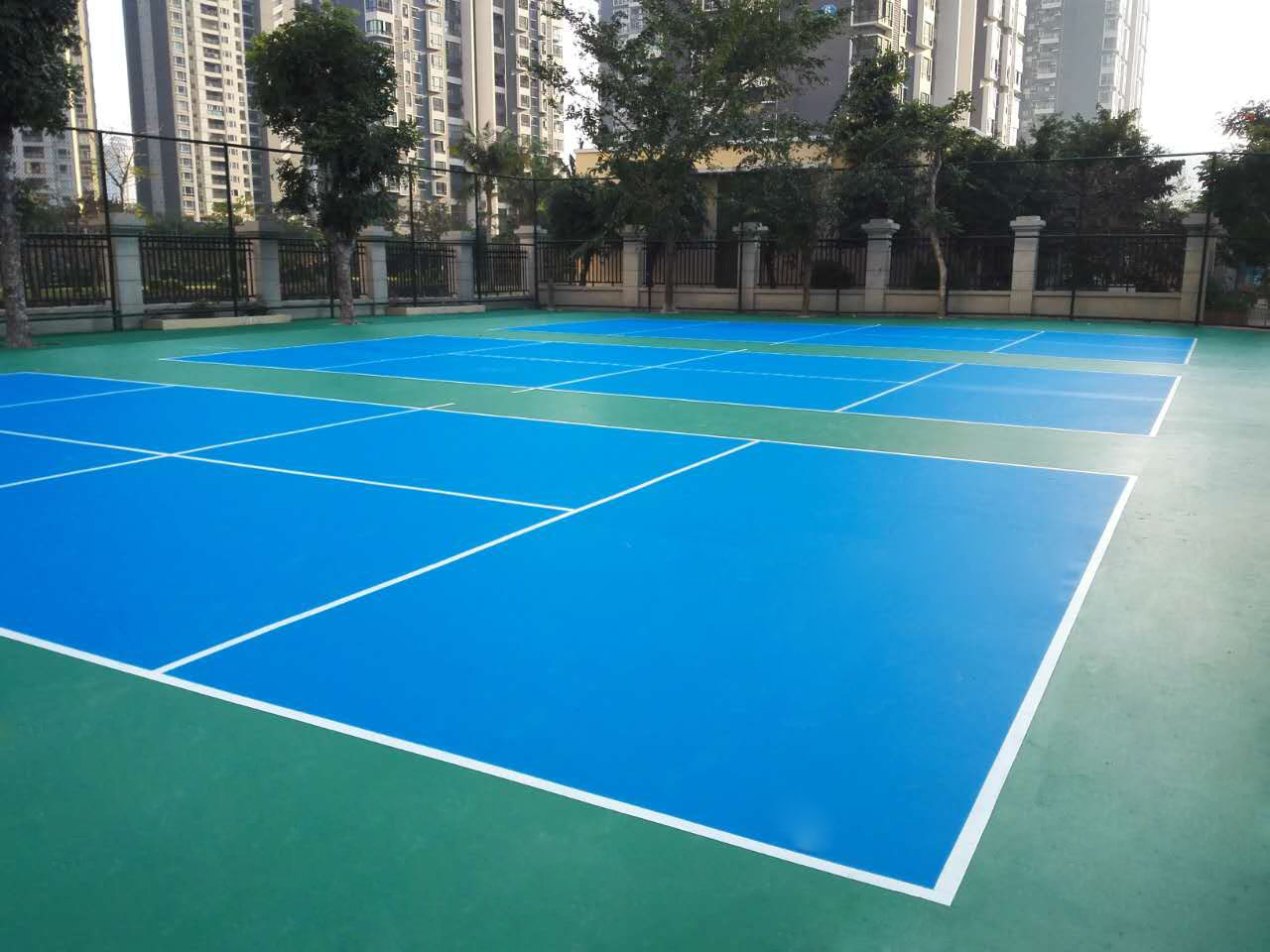 水性硅PU球场地坪漆，为何成为运动地坪环保升级的优选？