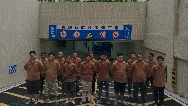 佛山兴塱苑4万平方地下停车场选用地卫士环氧地坪漆工程