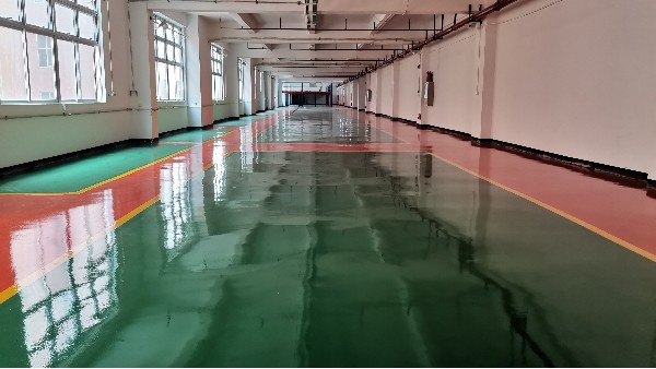 防静电自流平环氧地坪漆走进万众电气