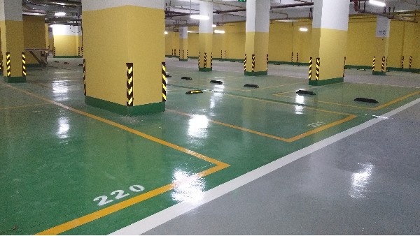 东辉国际地下车库选用地卫士环氧地坪漆工程