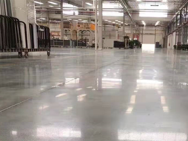 厂房地坪就选超耐磨的固化剂耐磨地坪！