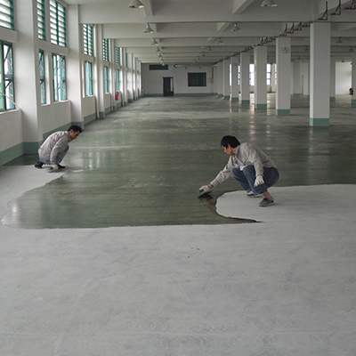 第3步、防静电底漆层施工