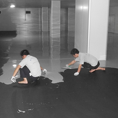 防静电面漆层施工