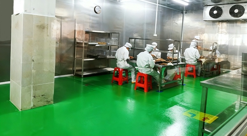 加工车间选用“地卫士”水性聚氨酯砂浆地坪漆完工效果图