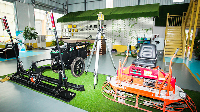 双盘驾驶型研磨机与激光整平机