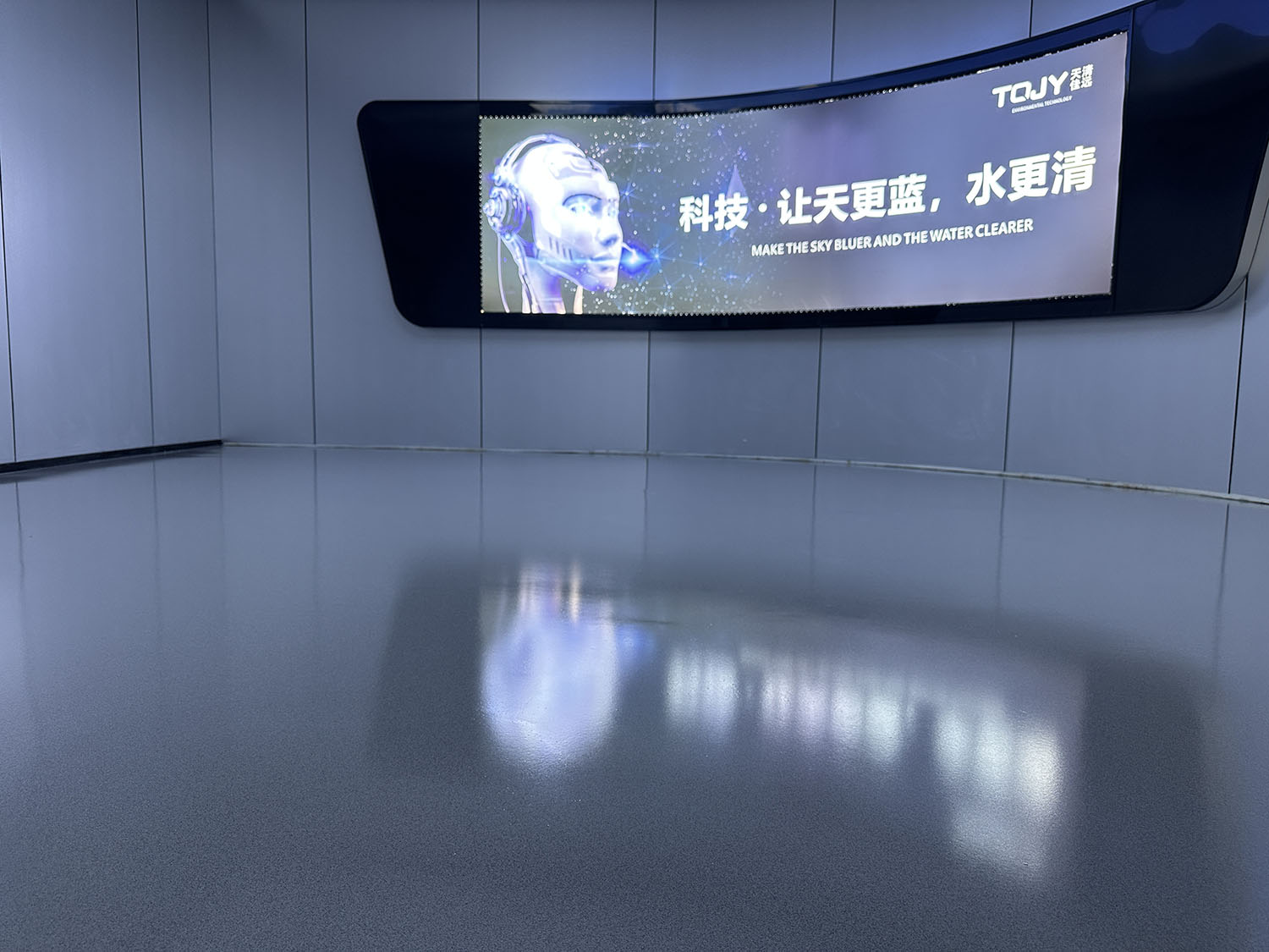 让瓷砖（水泥）地面重获新生—地卫士环氧彩砂自流平地坪漆