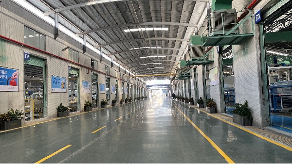 珠海市白兔陶瓷有限公司生产车间选用地卫士锂基密封固化地坪