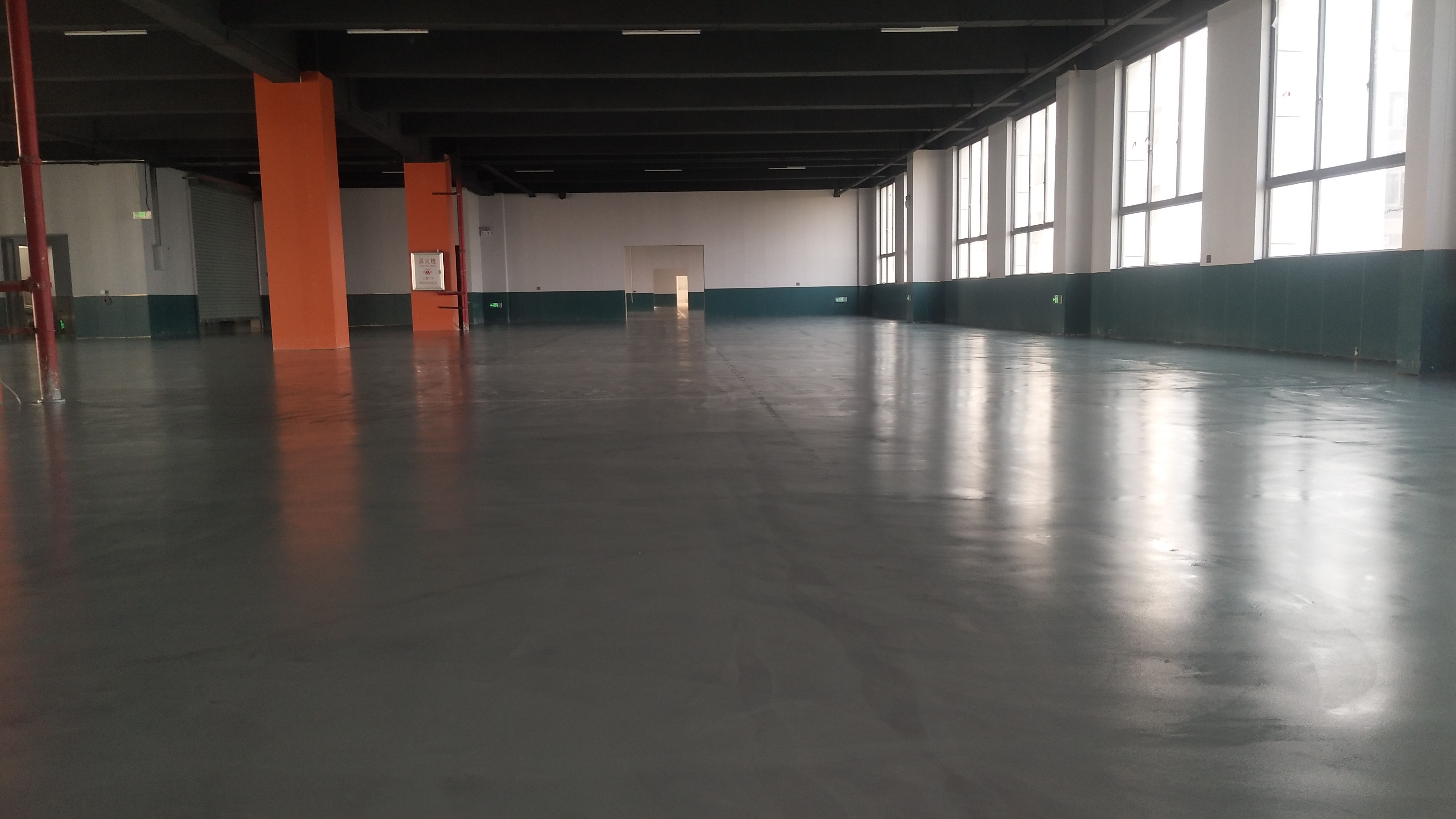 聚氨酯超耐磨地坪漆走进凌道工控