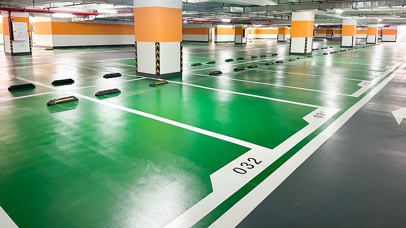 地卫士静音防滑超耐磨停车场地坪漆完工图
