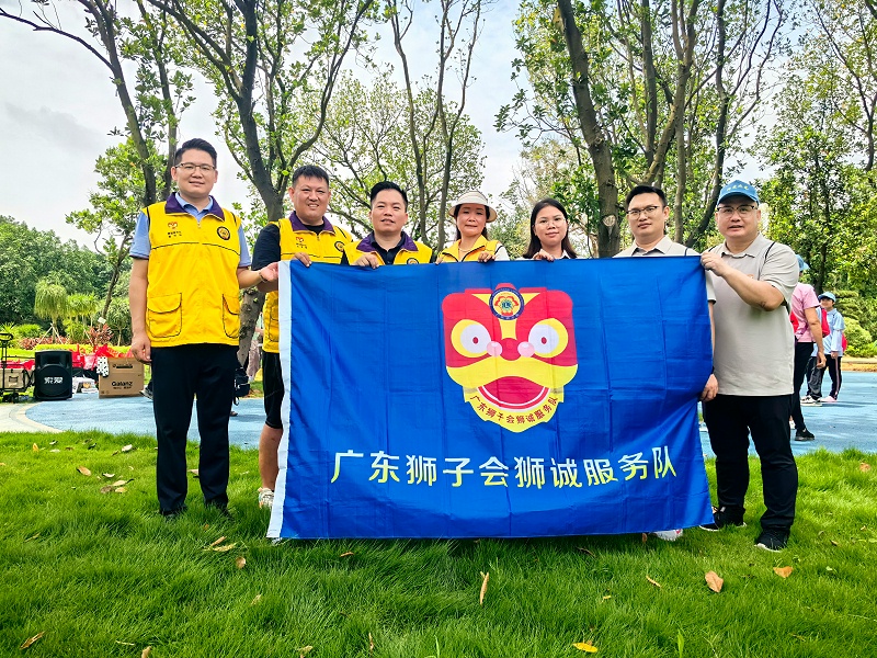 志愿者们活动合影